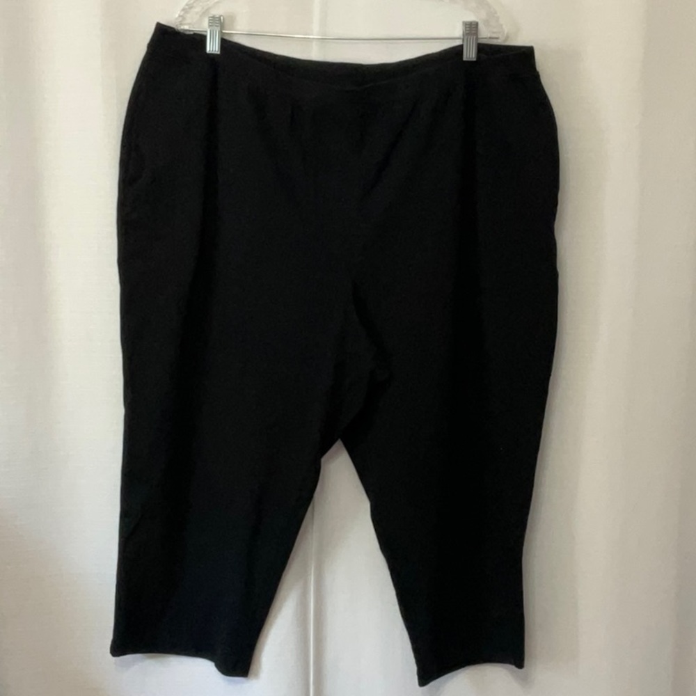 Catherine’s Suprema Collection Size 2X Black Cropped Pants Women
